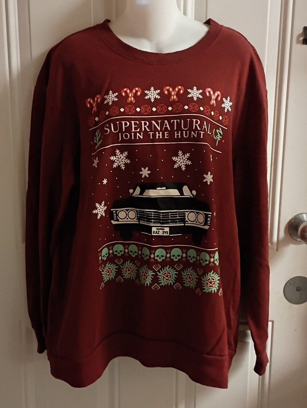 Supernatural 'Join the Hunt' Men's Burgundy Graphic Sweater
